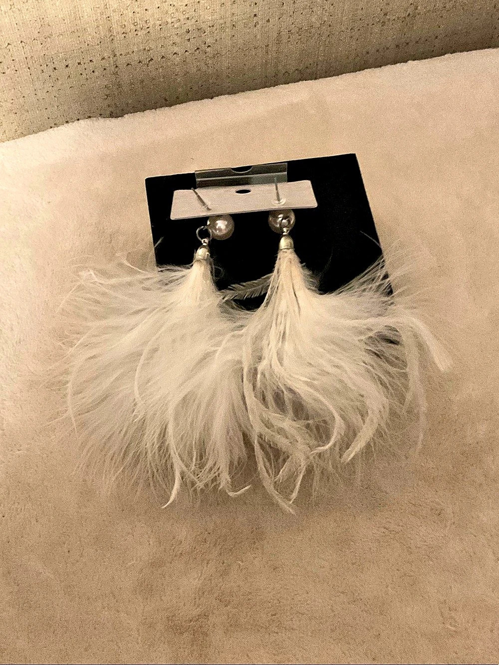 Ao Xin Feather Dangle Earrings in White